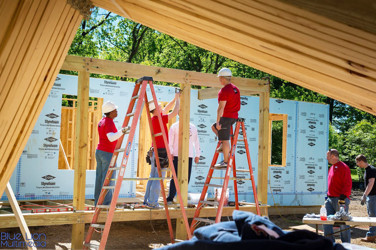 group-volunteer-img-1