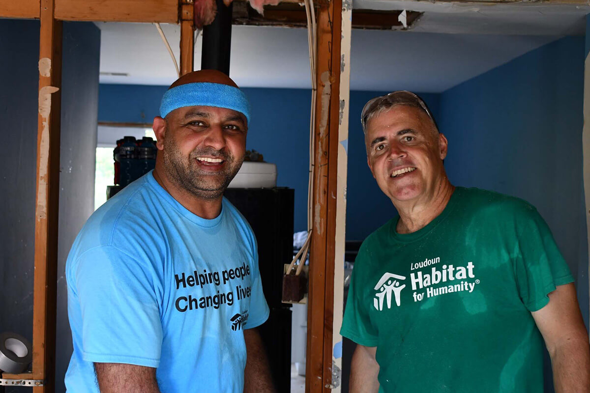 volunteer-construction-man